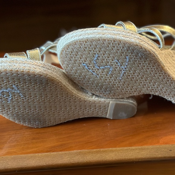 Michael Kors Gold Wedge Sandals, Size 8.5. - Picture 4 of 5